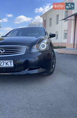 Седан Infiniti G37 2008 в Тростянце