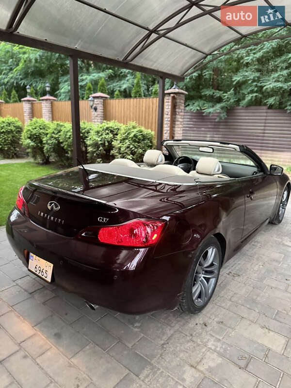 Кабриолет Infiniti G37 2010 в Киеве