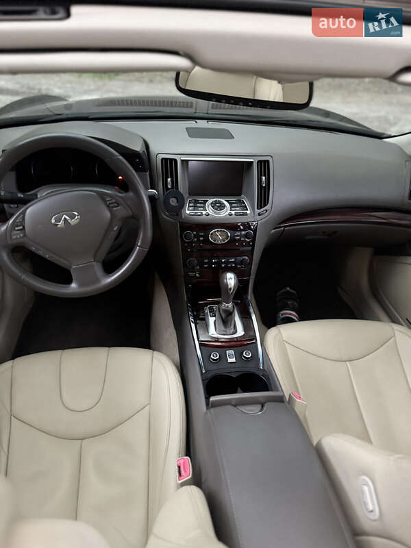 Кабриолет Infiniti G37 2010 в Киеве