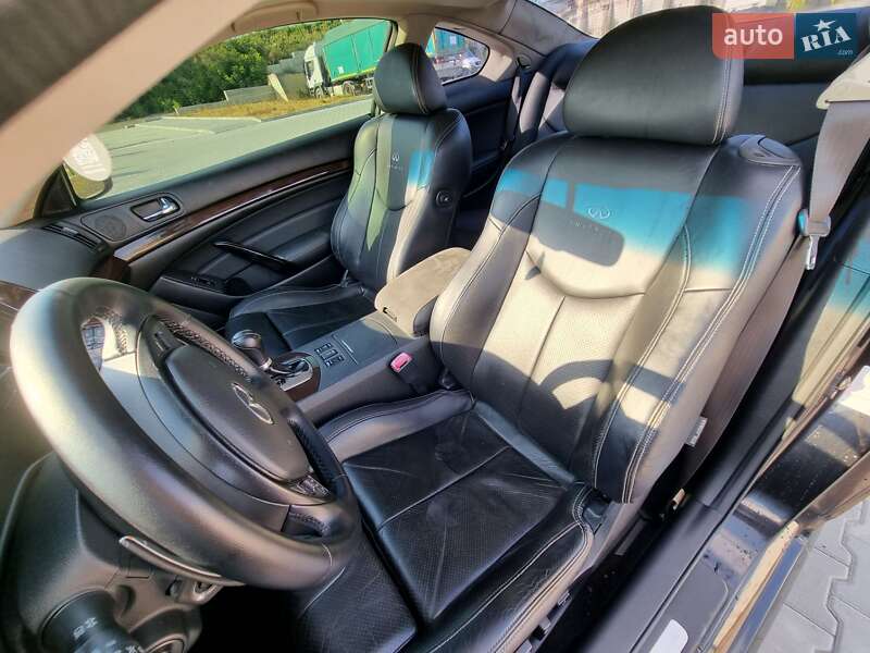 Купе Infiniti G37 2009 в Черновцах
