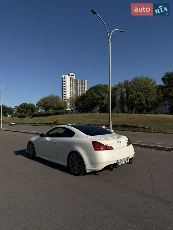 Купе Infiniti G37 2009 в Києві