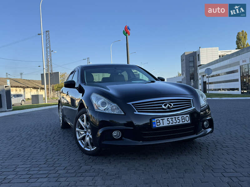 Купе Infiniti G37 2011 в 
