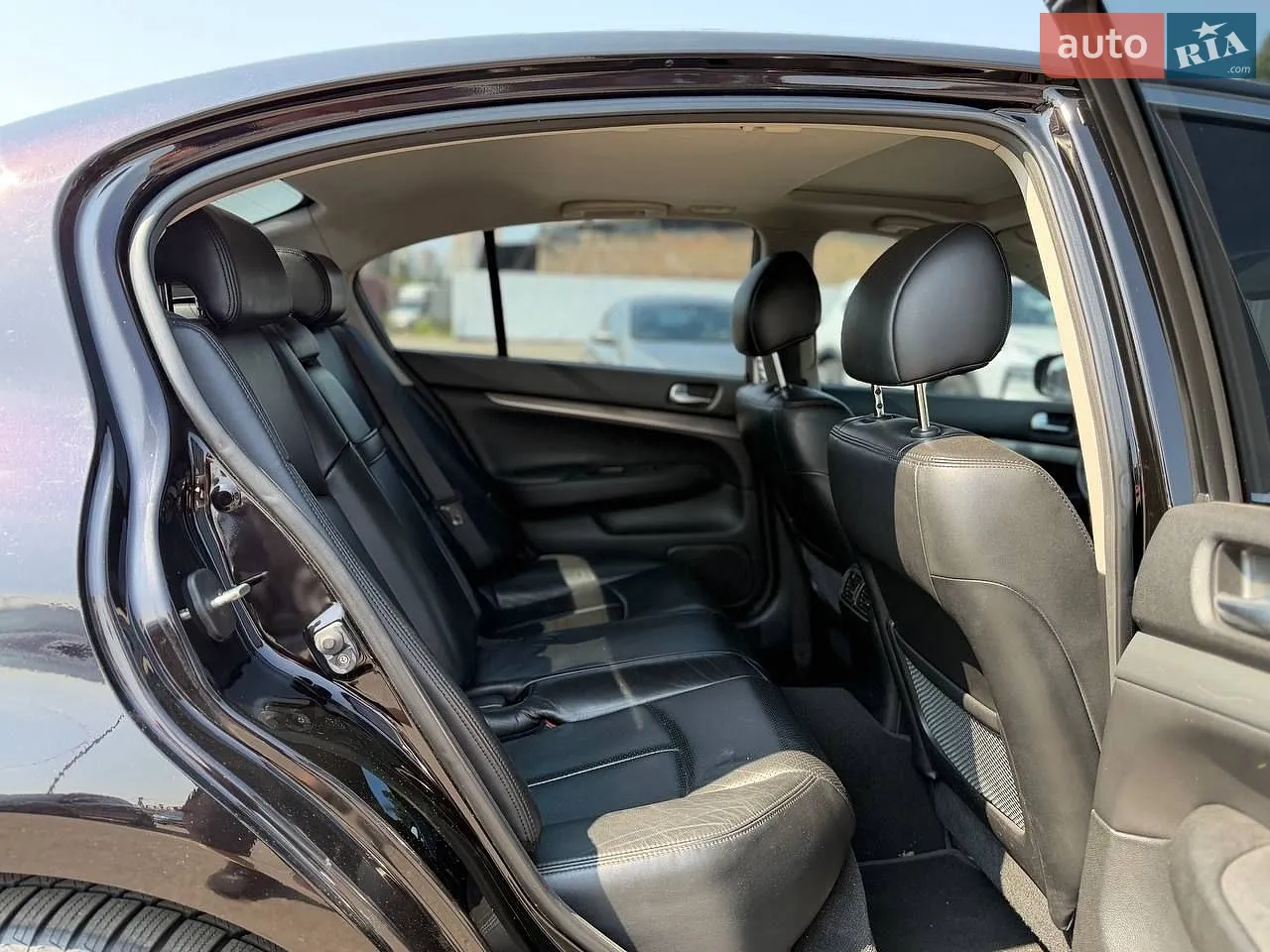 2011 Infiniti G - мініатюра 18