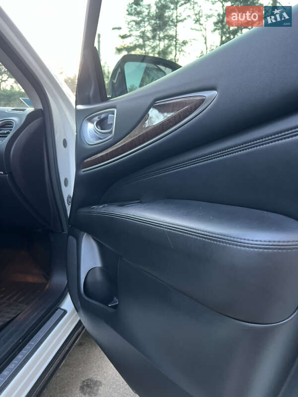 Внедорожник / Кроссовер Infiniti JX35 2013 в Киеве