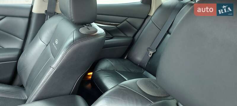 Седан Infiniti M25 2012 в Киеве