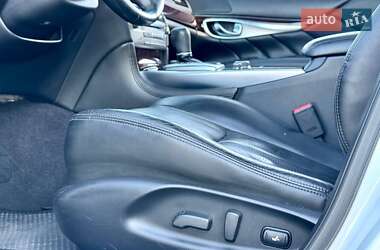 Седан Infiniti M25 2012 в 