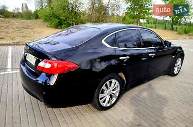Седан Infiniti M25 2012 в 
