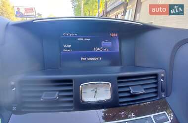 Седан Infiniti M25 2012 в 