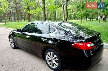 Седан Infiniti M25 2012 в 