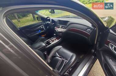 Седан Infiniti M25 2012 в 