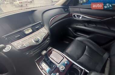 Седан Infiniti M25 2012 в 