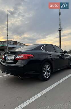 Седан Infiniti M25 2013 в 