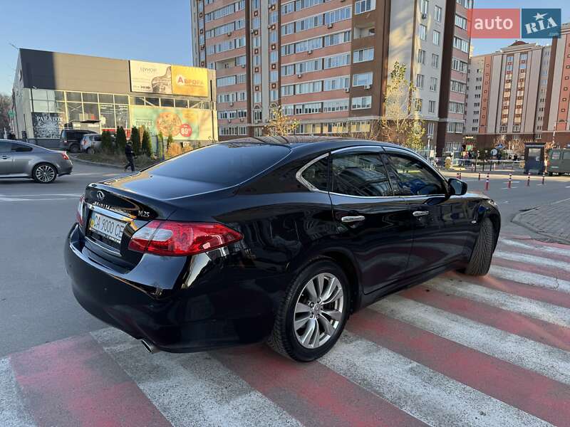 Седан Infiniti M25 2012 в Киеве