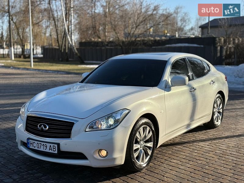Infiniti M25 2012