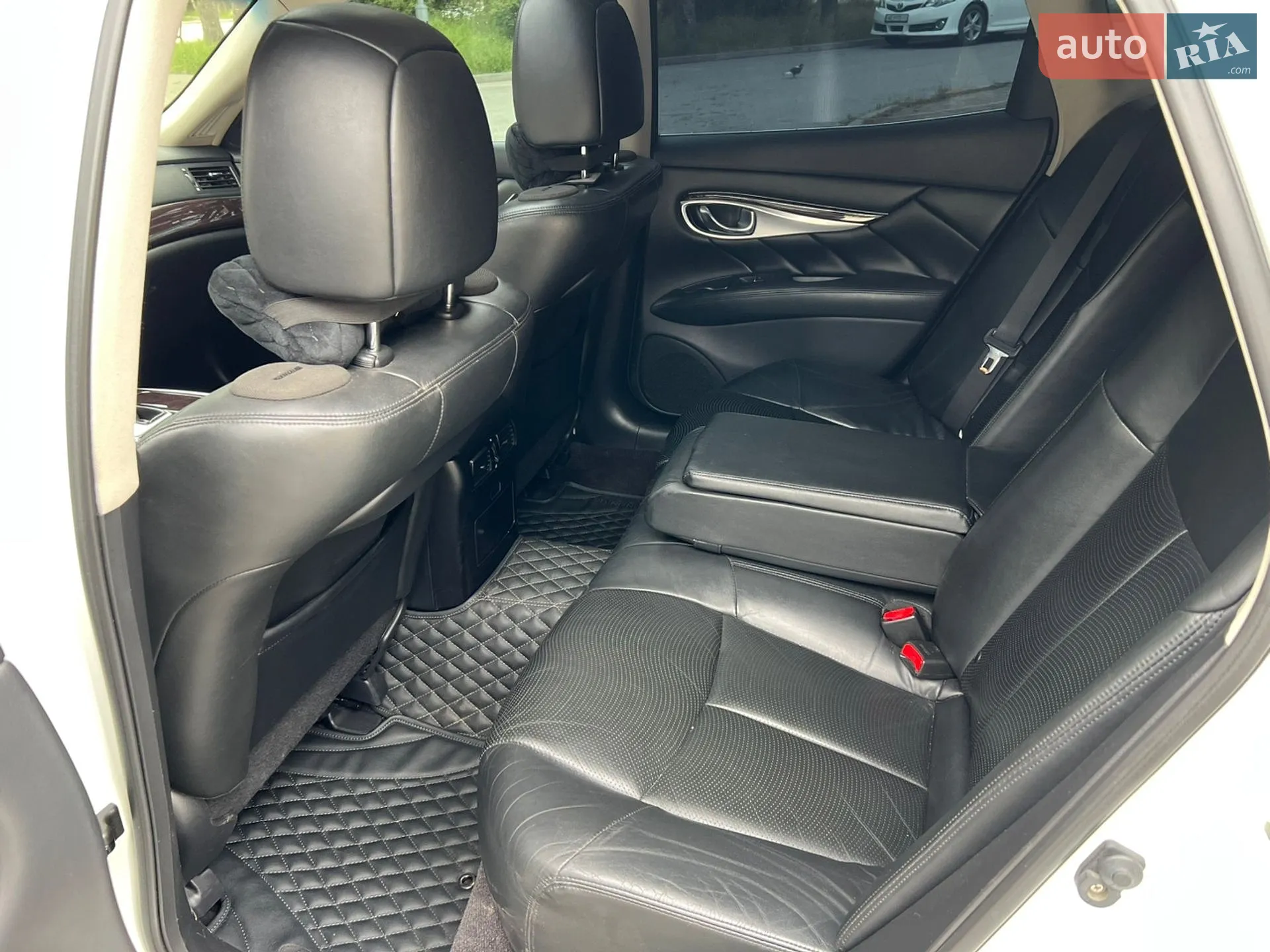 2011 Infiniti M - мініатюра 14