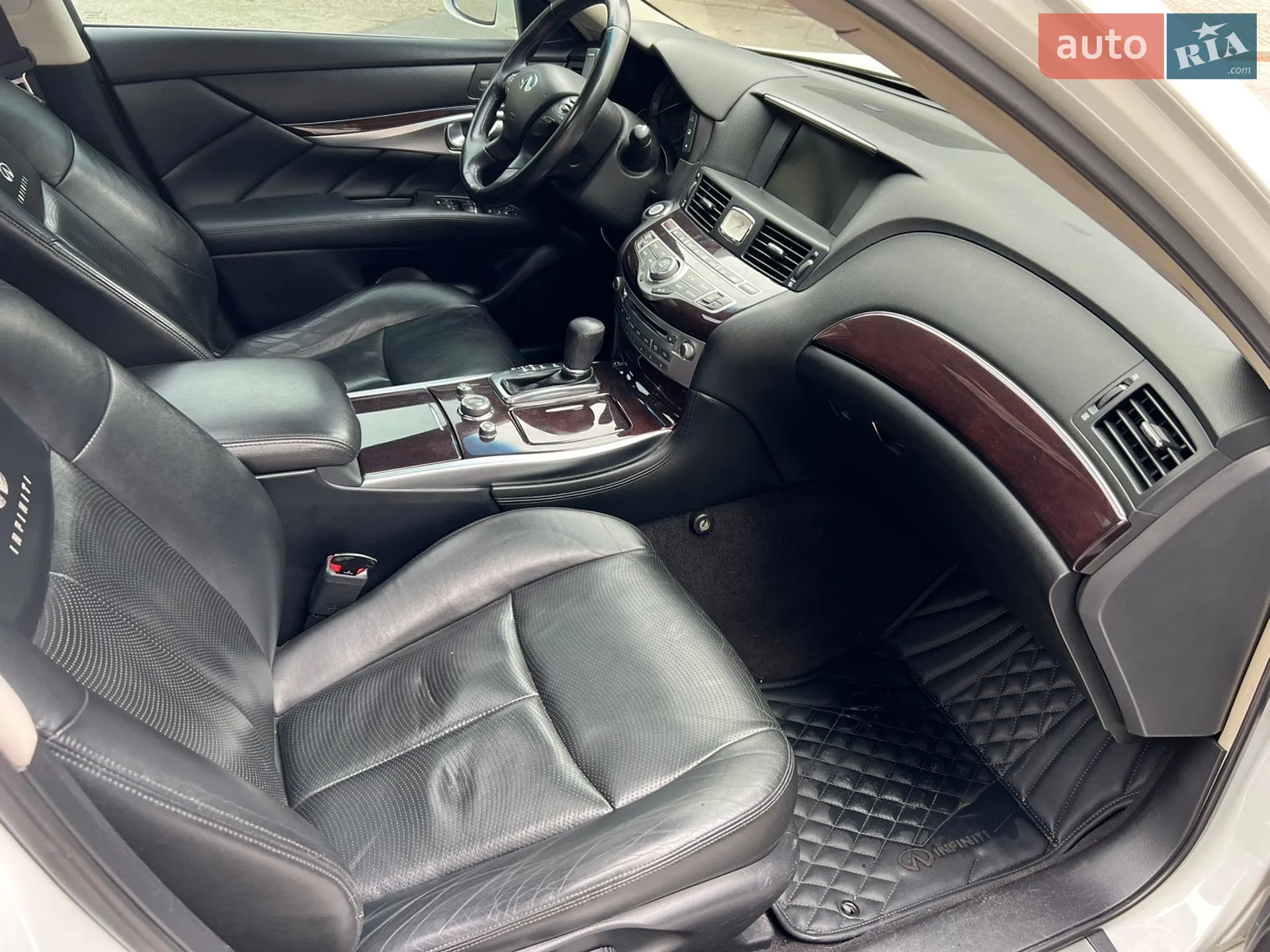 2011 Infiniti M - мініатюра 17