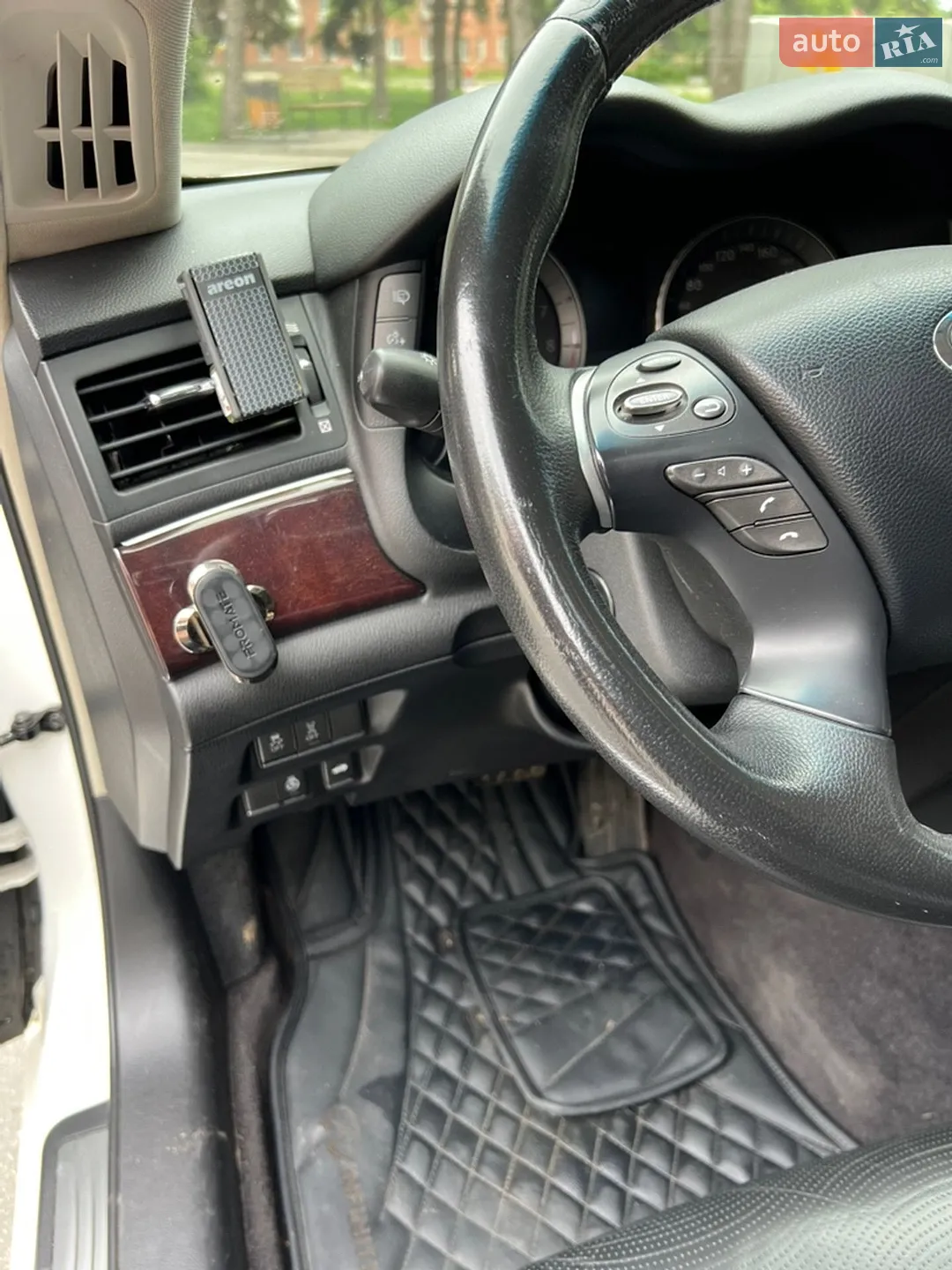 2011 Infiniti M - мініатюра 25
