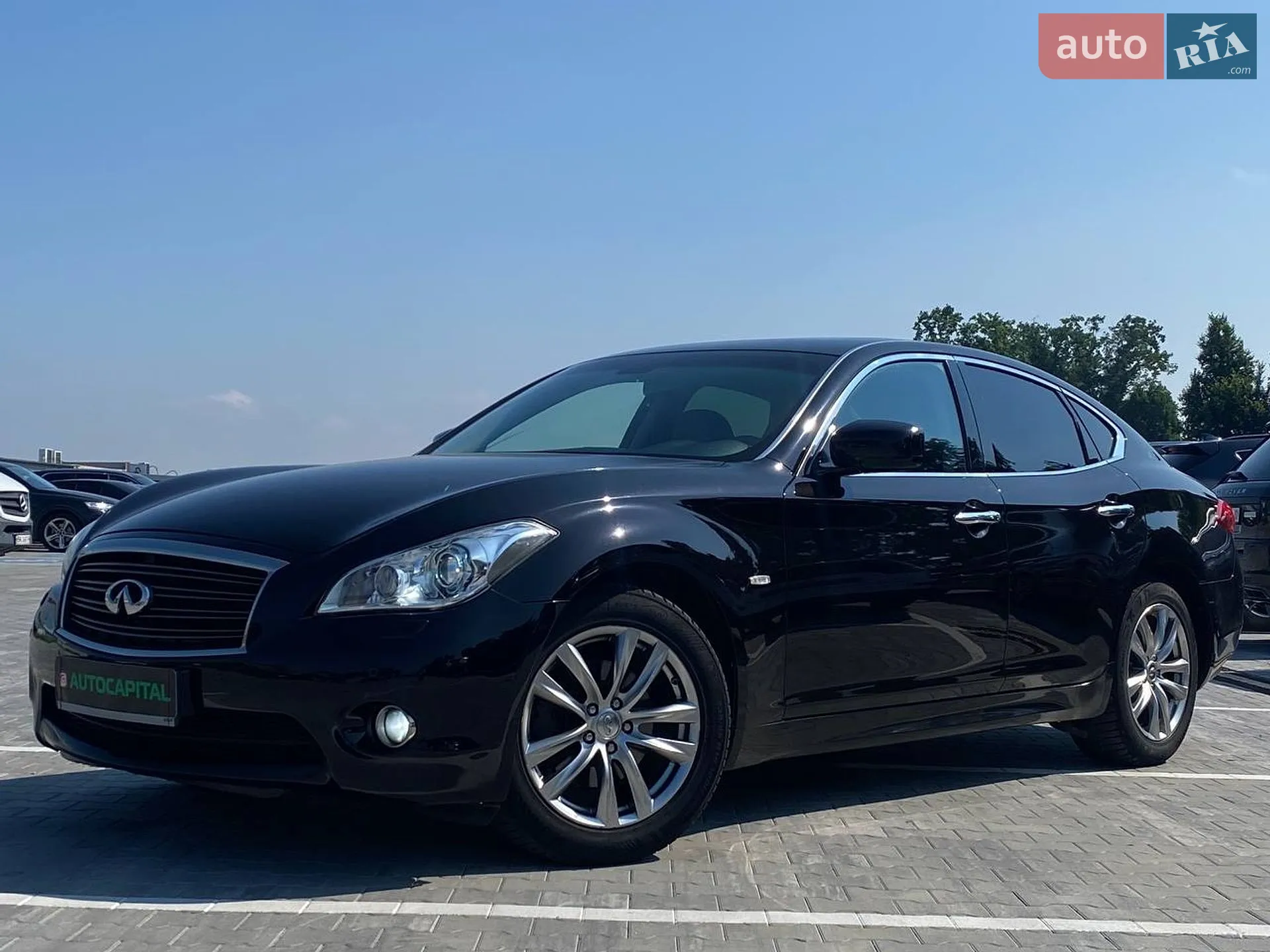 Infiniti M25 2011