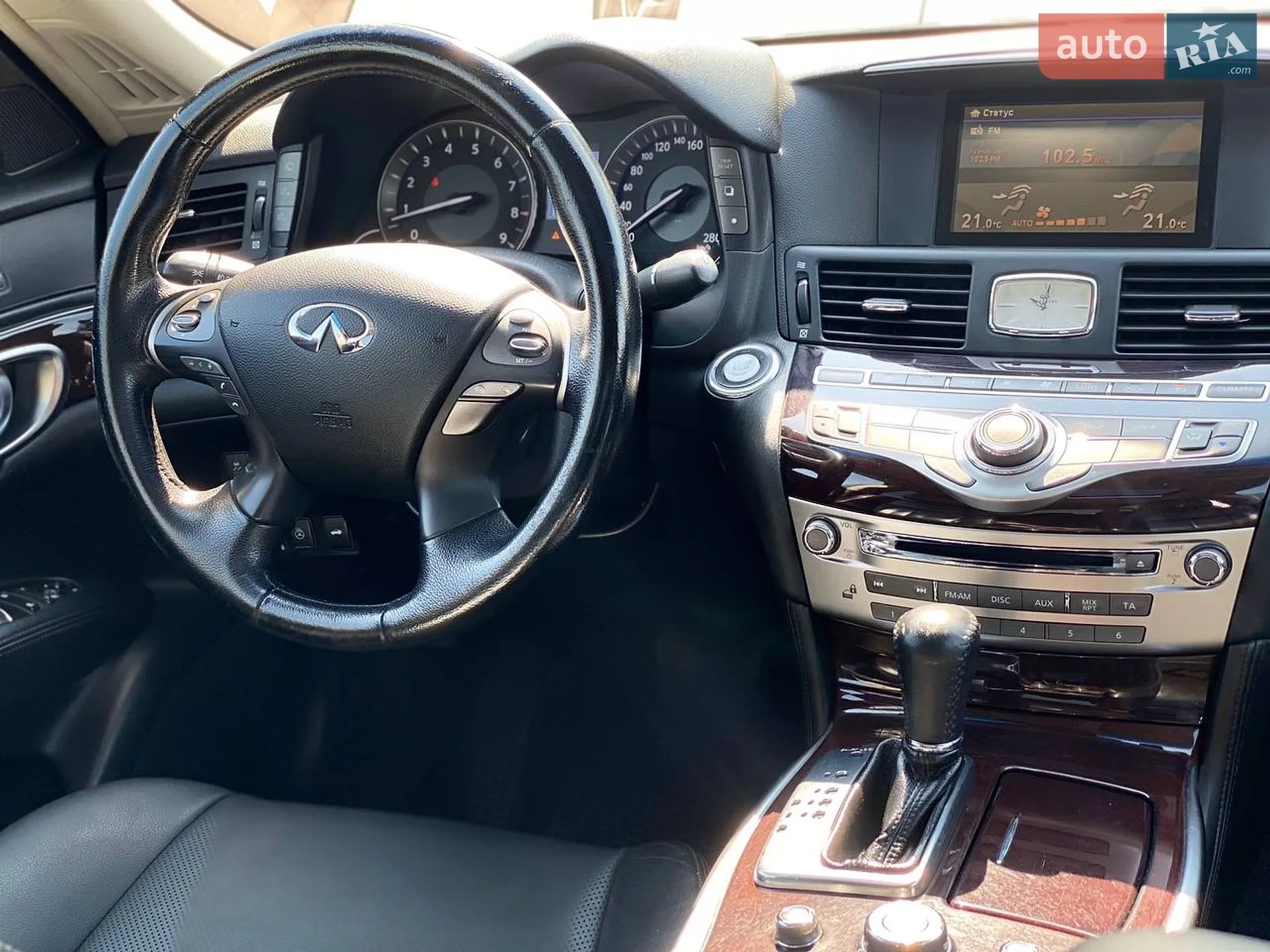 2011 Infiniti M - мініатюра 49