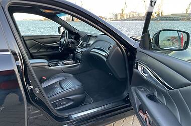 Седан Infiniti M30 2013 в 