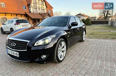 Седан Infiniti M30 2010 в 