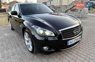 Седан Infiniti M30 2010 в 