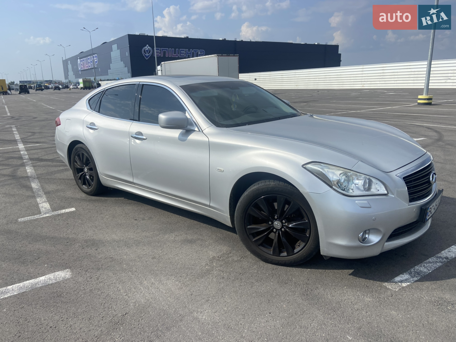 2011 Infiniti M - мініатюра 6