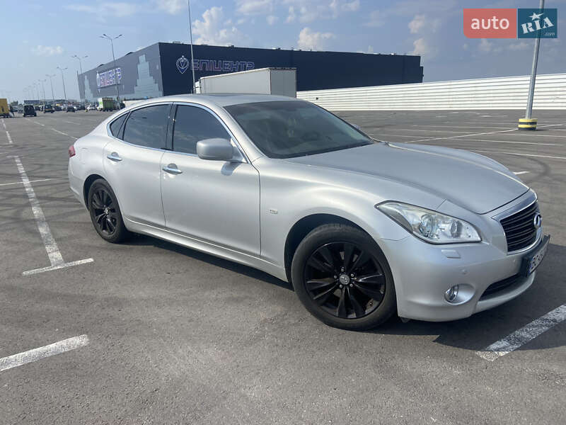Седан Infiniti M30 2011 в Львові