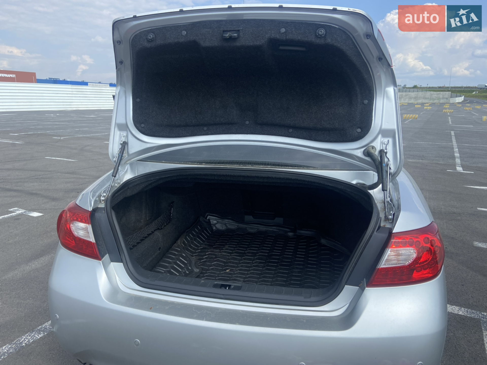 2011 Infiniti M - мініатюра 21