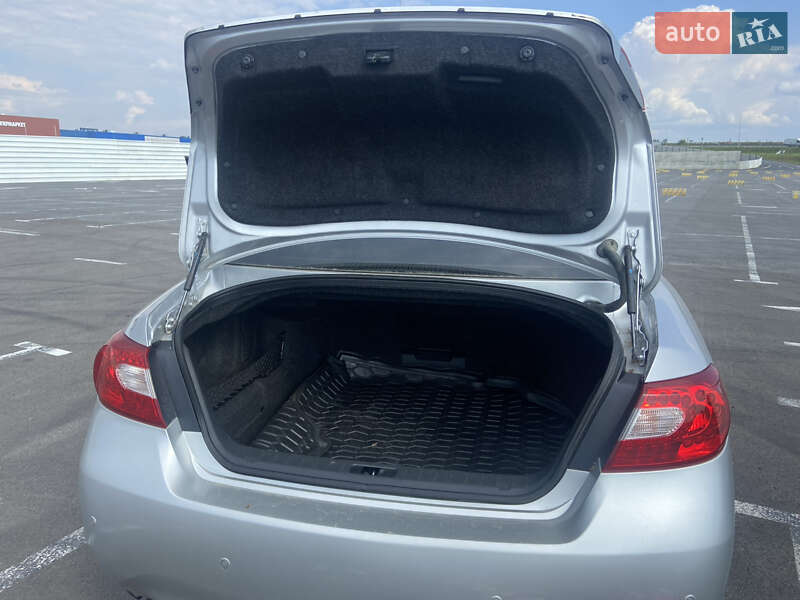 Седан Infiniti M30 2011 в Львові