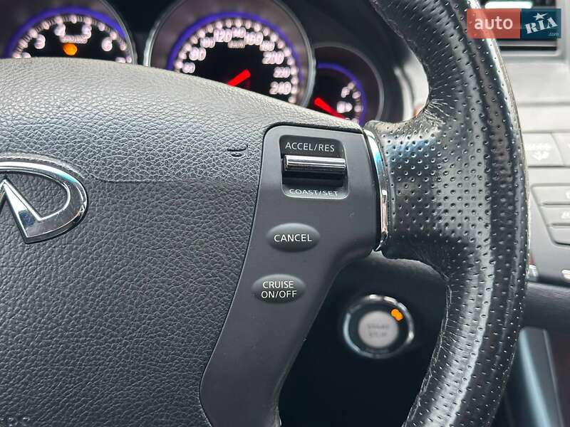 Седан Infiniti M35 2010 в Киеве