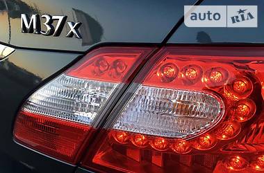 Седан Infiniti M37 2013 в 