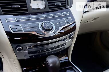 Седан Infiniti M37 2013 в 