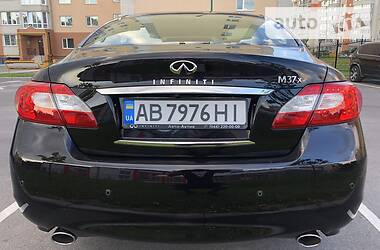 Седан Infiniti M37 2013 в 