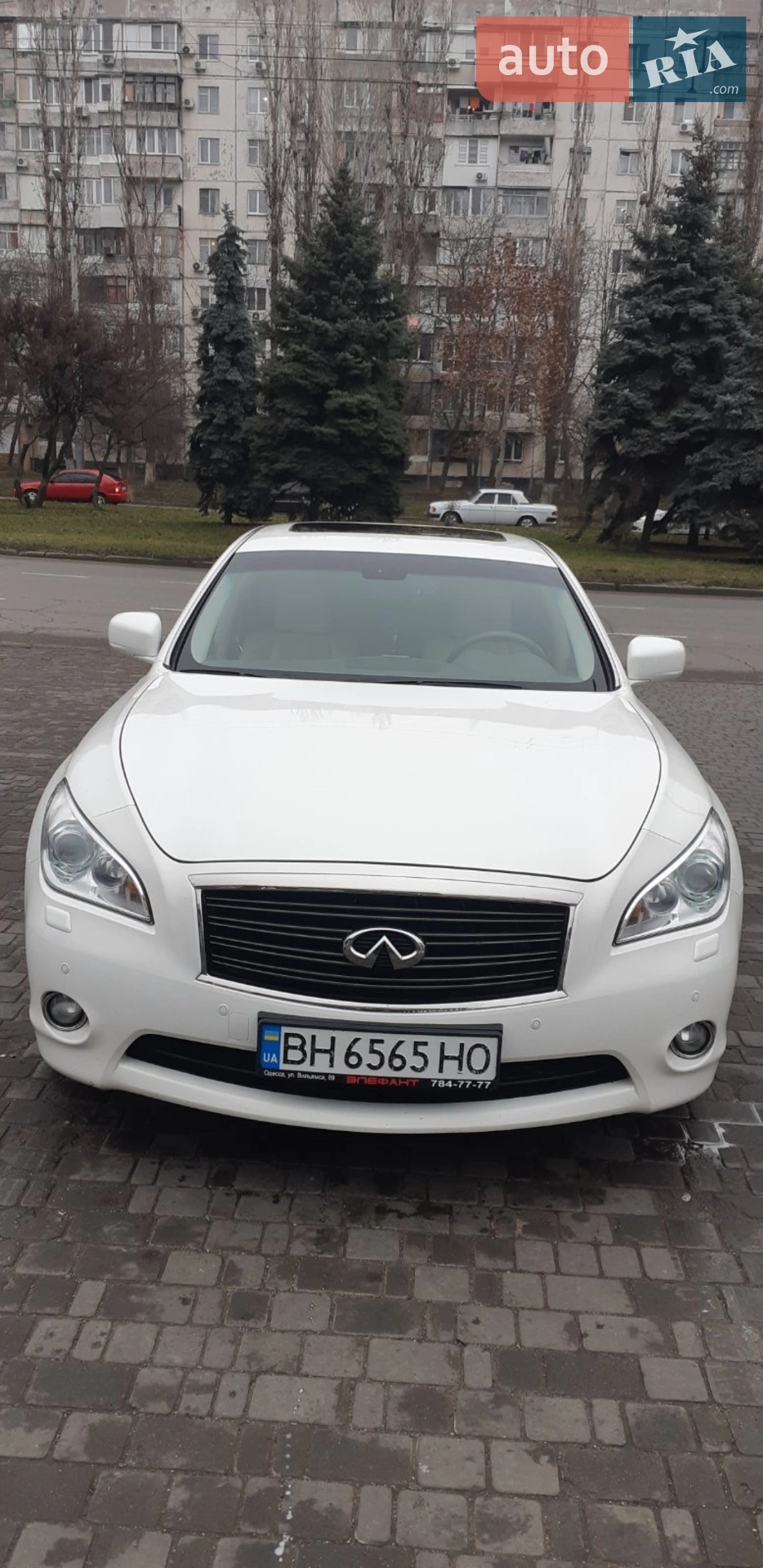 2011 Infiniti M - фото 1