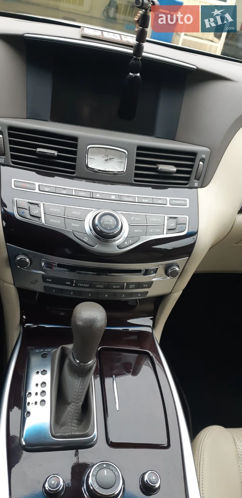 2011 Infiniti M - мініатюра 6