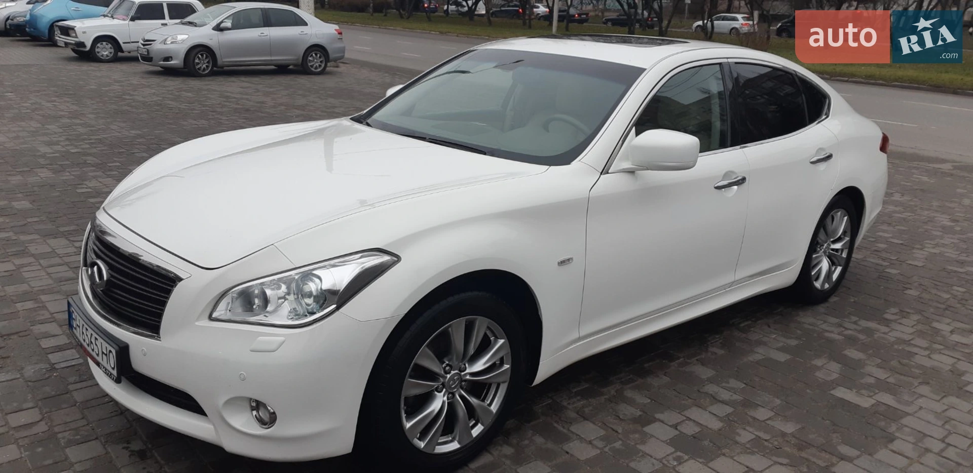 2011 Infiniti M - мініатюра 10