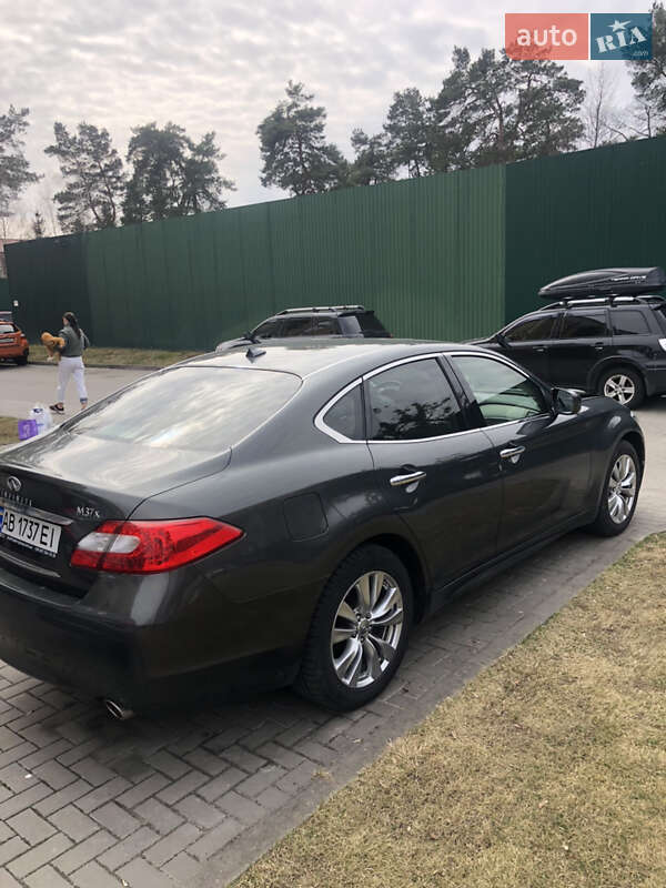 Седан Infiniti M37 2011 в Києві
