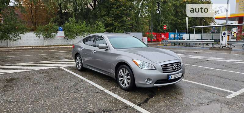 Седан Infiniti M37 2013 в 