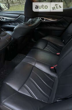 Седан Infiniti M37 2013 в 