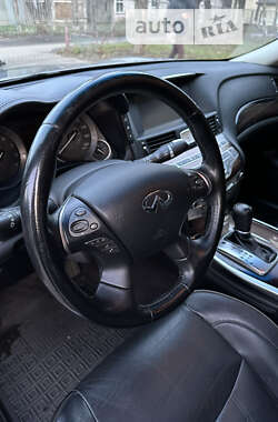 Седан Infiniti M37 2013 в 