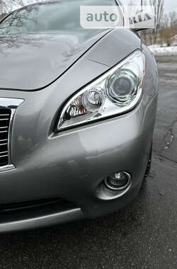 Седан Infiniti M37 2013 в 