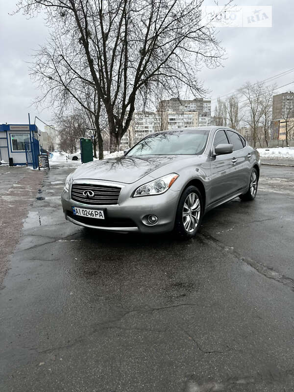 Седан Infiniti M37 2013 в 