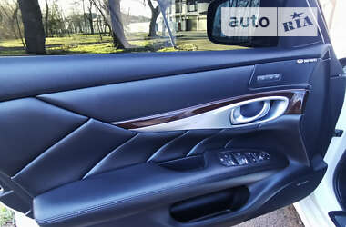 Седан Infiniti M37 2013 в 