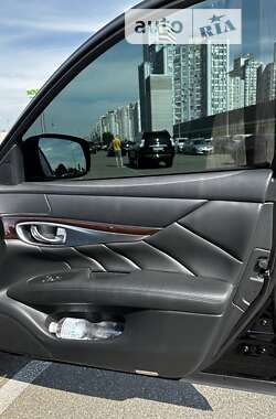 Седан Infiniti M37 2013 в 