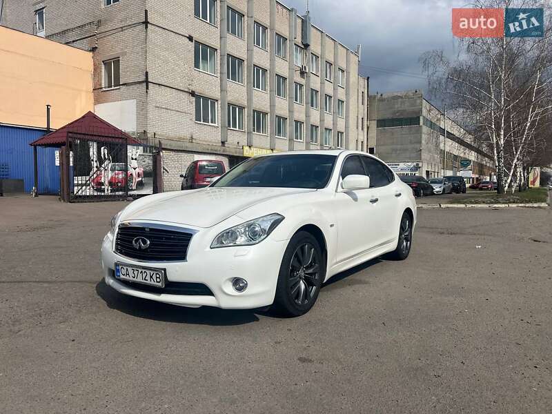 Седан Infiniti M37 2010 в Кременчуці