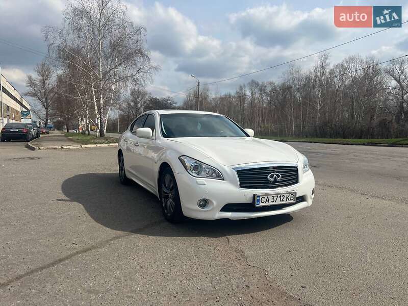 Седан Infiniti M37 2010 в Кременчуці
