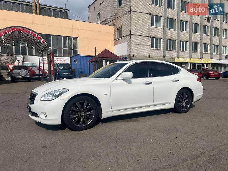 Седан Infiniti M37 2010 в Кременчуці