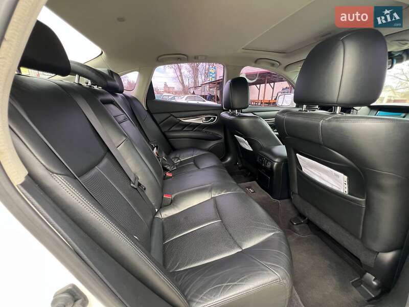 Седан Infiniti M37 2010 в Кременчуці