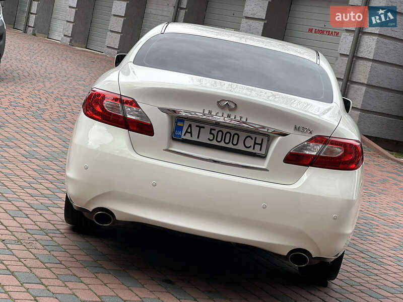 Седан Infiniti M37 2013 в Ивано-Франковске